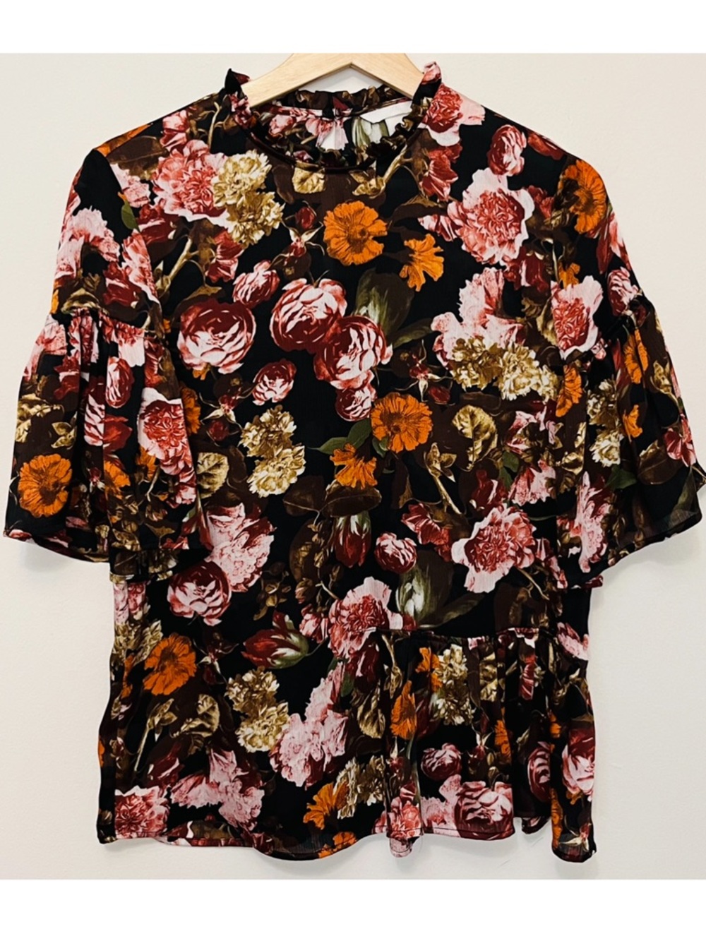 H&M • 6 • Black Ruffle Short Sleeve Half Peplum Bottom Floral Print Blouse